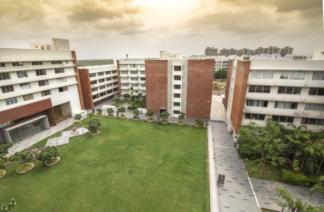 Siara Styles Amba Suites, Gandhinagar Exterior foto