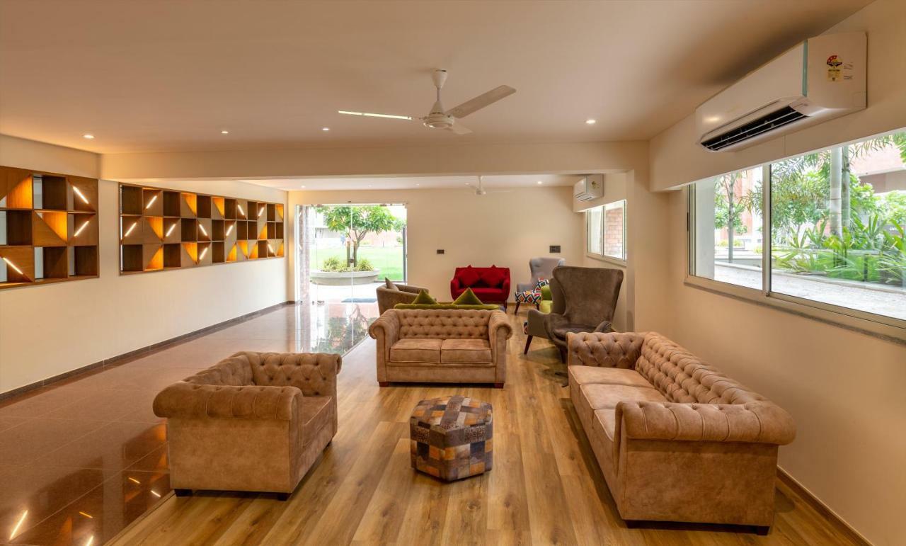 Siara Styles Amba Suites, Gandhinagar Exterior foto