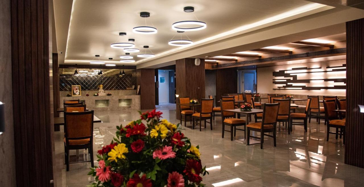 Siara Styles Amba Suites, Gandhinagar Exterior foto